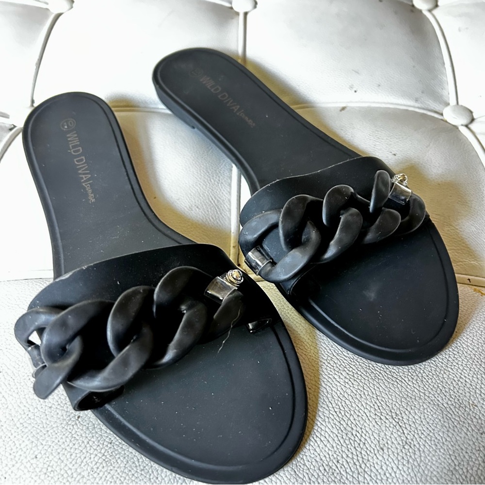 Wild Diva Black Chunky Chain Sandals NEW Sz 10